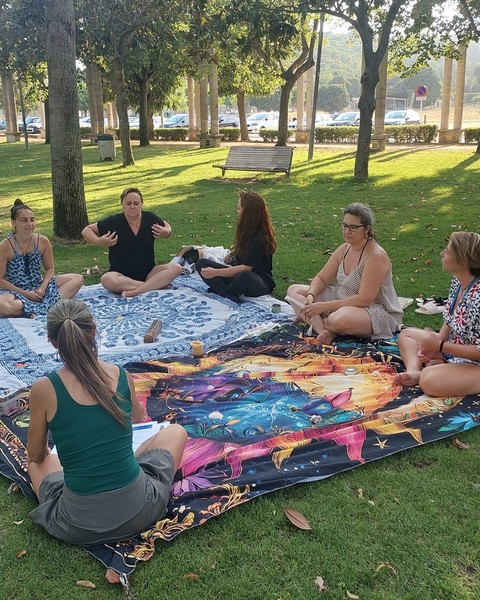 Encuentro de mujeres en el círculo de Les Comes, Sils.